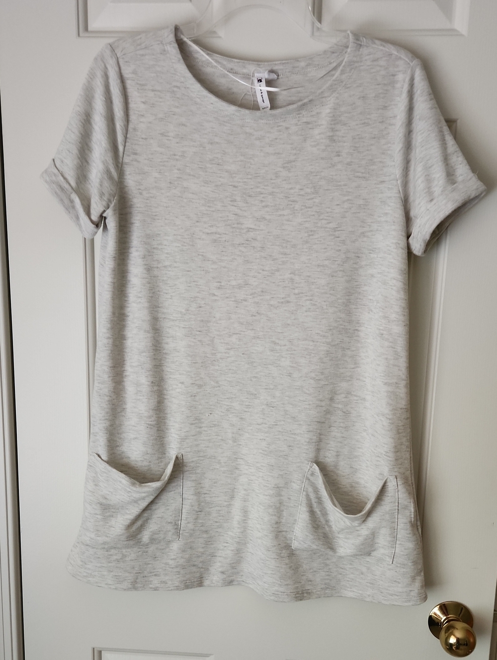 Cable & Gauge Light Heather Gray Short Sleeve Tunic with Pockets